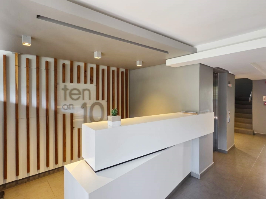 To Let 2 Bedroom Property for Rent in Green Point Western Cape